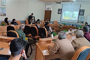 حراست از خاک و محیط زیست با آموزش کشاورزان شهرستان پاسارگاد