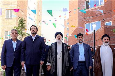 تصویر برگزاری مراسم واگذاری زمین و مسکن طرح نهضت ملی مسکن