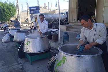 تصویر پخت یک تن و دویست کیلو حلیم نذری در شهر فال