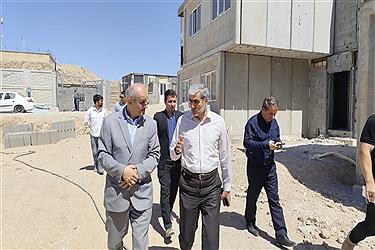 تصویر بازدید رئیس هیات عامل صندوق ملی مسکن از روند پیشرفت‌ پروژه های نهضت ملی مسکن در ماهدشت
